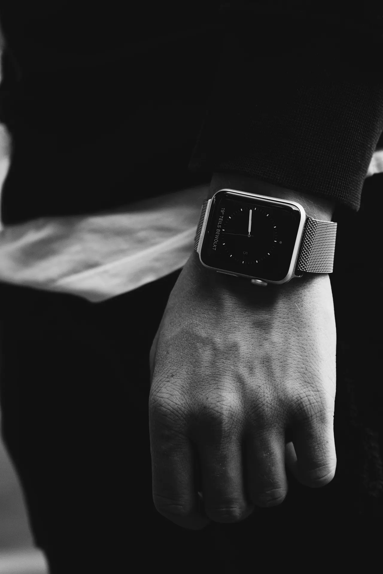 Apple Watch no pulso, conserto de Apple Watch em Curitiba
